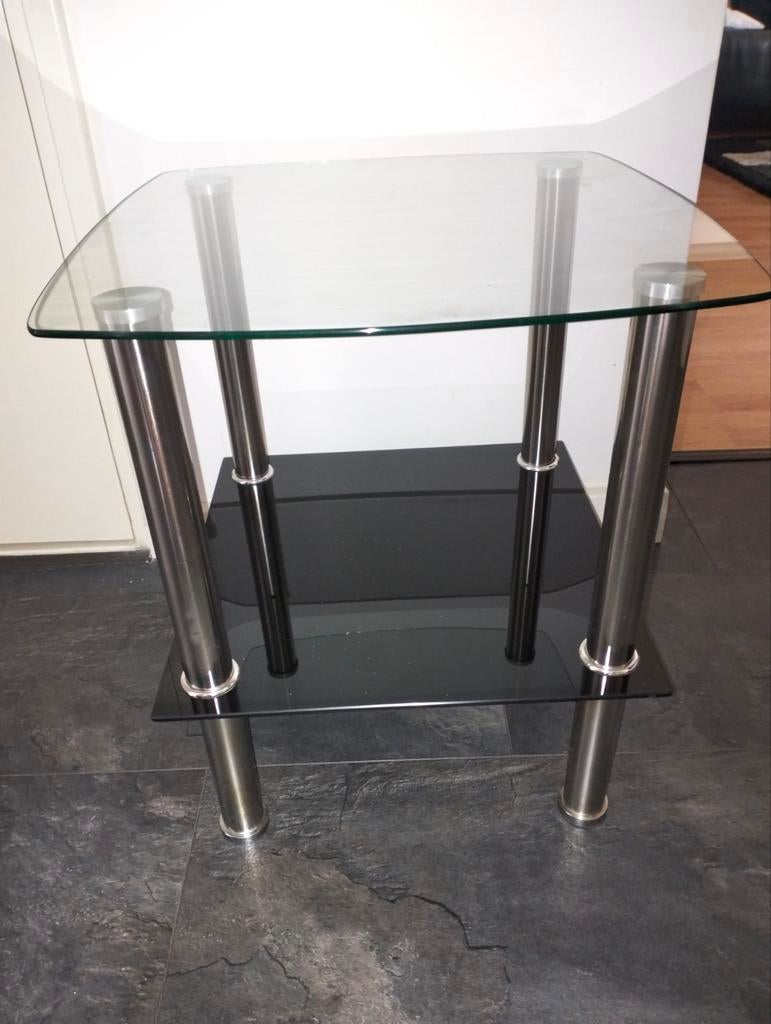 Bijzettafel

Is nog in goede staat, Huis en Inrichting, Tafels | Bijzettafels, Minder dan 55 cm, Vierkant, Ophalen, 45 tot 60 cm