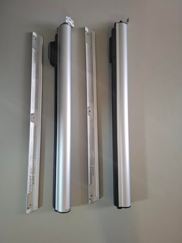 Twee Kiddy Guard Accent oprolhekjes zwart, Kinderen en Baby's, Traphekjes, Ophalen of Verzenden