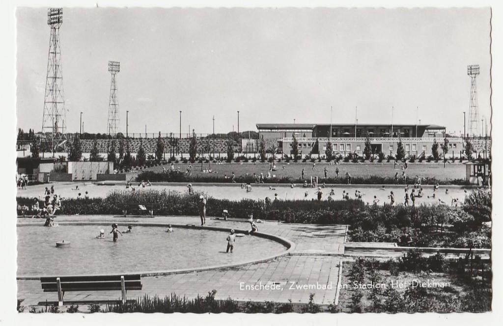 Enschede. Voetbal. Stadion Het Diekman  en zwembad., Verzenden, 1940 tot 1960, Ongelopen, Overijssel
