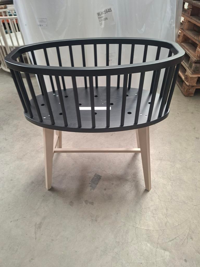 Kidsmill Lars wieg zwart/naturel, Kinderen en Baby's, Babywiegjes en Ledikanten, Ophalen, Zo goed als nieuw, Wieg