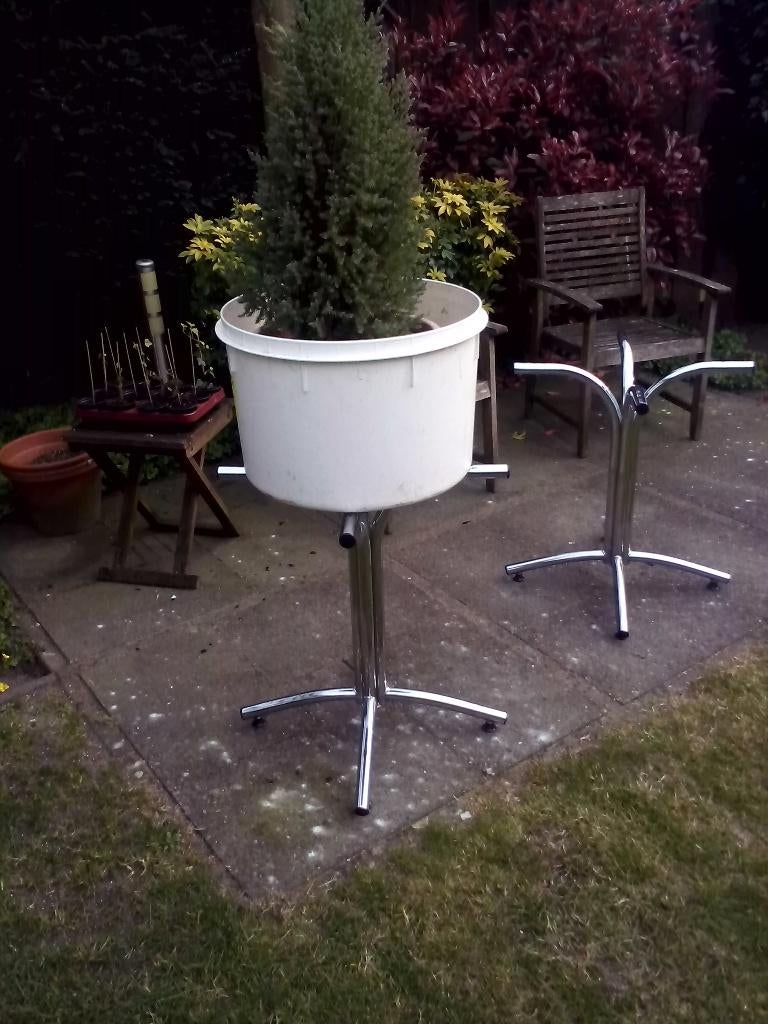 Tafelpoten/ Zwaar verchroomd onderstel/Standaard  4 stuks., Ophalen, Zo goed als nieuw