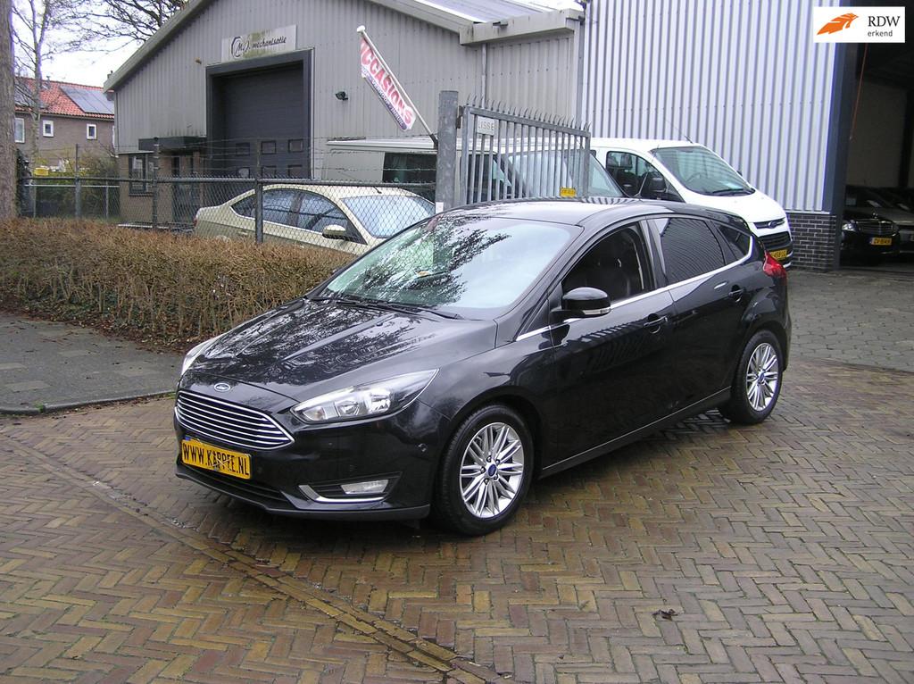 Ford Focus 1.0 Titanium 176 d km airco nieuwe apk, 125 pk, Gebruikt, Euro 6, Leder en Stof