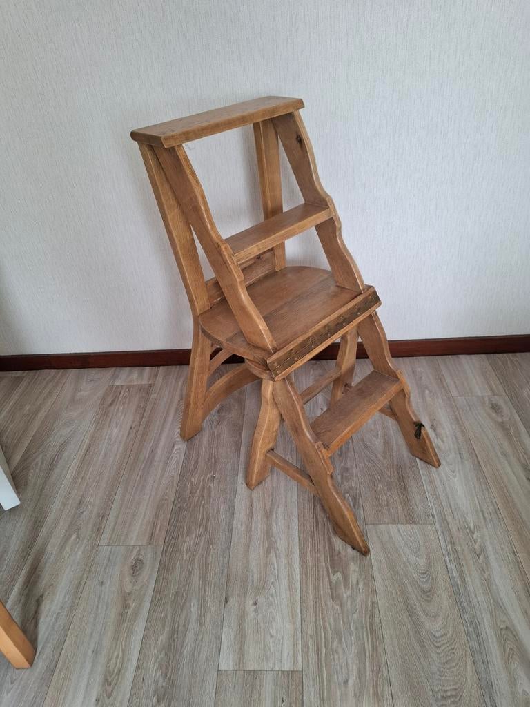 Bibliotheektrap massief eiken, Ophalen