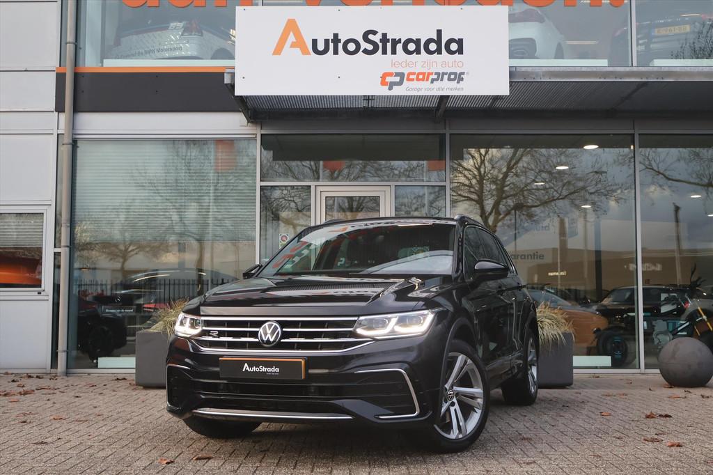 Volkswagen Tiguan 1.4 R-Line TSI eHybrid 245pk | Virtual | N, Auto's, Leder en Stof, Zwart, Hybride Elektrisch/Benzine, SUV of Terreinwagen