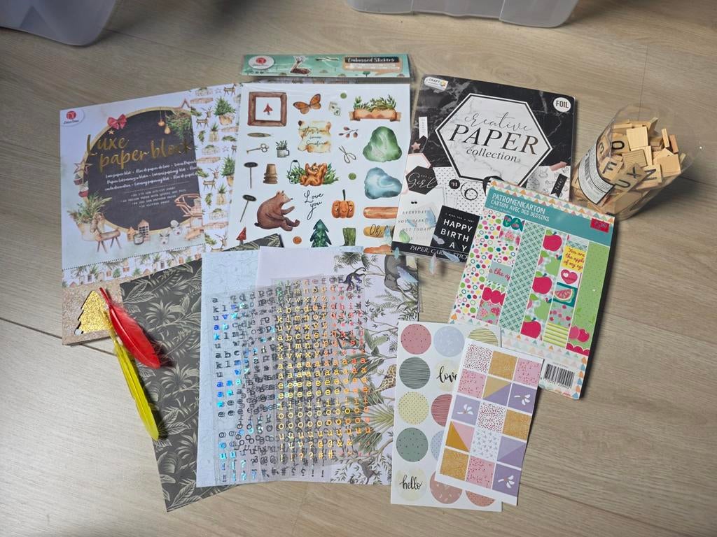 Knutselpakket met papier, stickers en houten letters, Ophalen of Verzenden, Nieuw, Materiaal