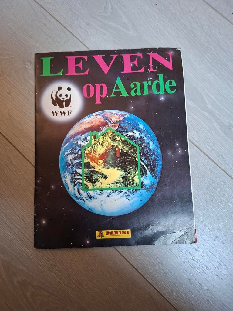 Panini WWF Leven op Aarde compleet stickerboek, Boeken, Natuur, Ophalen of Verzenden, Gelezen, Natuur algemeen