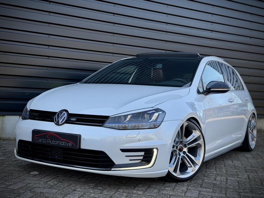 Volkswagen Golf 1.4 TSI GTE PANO|LEDER|SCHROEFSET|19'' OZ, Automaat, Lichtsensor, Gebruikt, Euro 6
