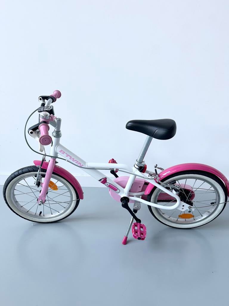 B'Twin kinderfiets roze wit 18 inch, Ophalen of Verzenden, Zo goed als nieuw, 16 tot 20 inch