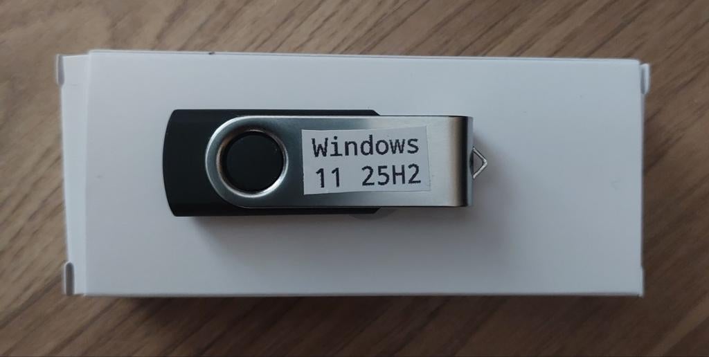 Windows 11 NL versie 25H2 installatie bestanden op USB stick, Computers en Software, Besturingssoftware, Verzenden, Nieuw, Windows