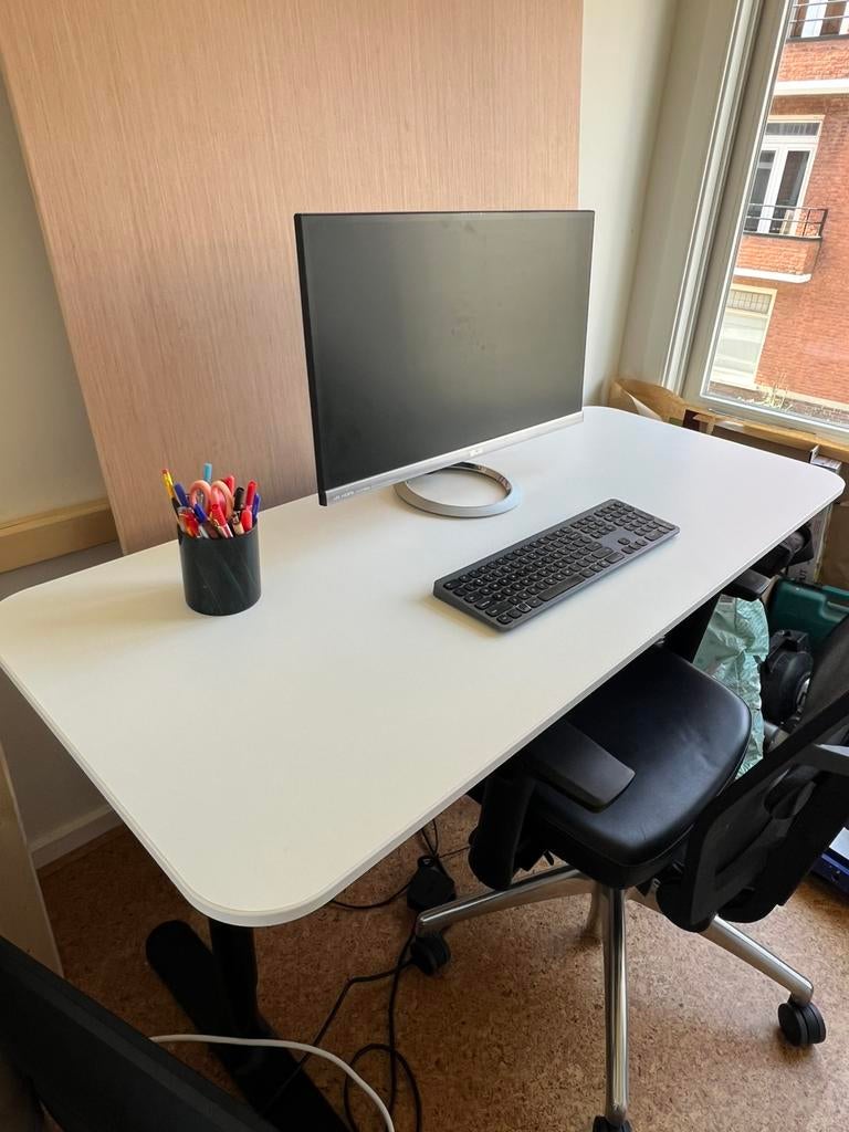 IKEA Bekant bureau 140x60, Huis en Inrichting, Bureaus, Ophalen, Gebruikt