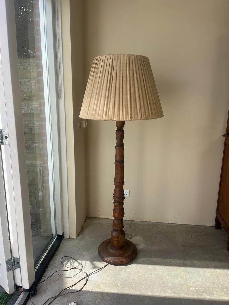 Vintage houten vloerlamp jaren '70 met plissé kap, Ophalen