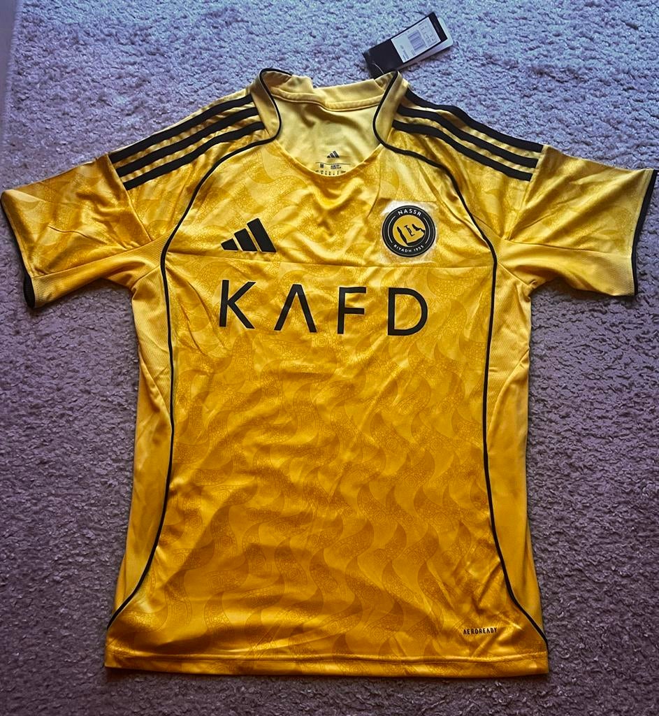 Adidas al nassr Voetbalshirt Maat M Geel Slim Fit, Maat 48/50 (M), Geel, Ophalen of Verzenden, Zo goed als nieuw