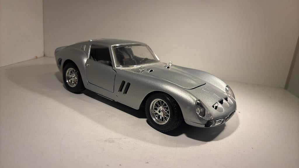Ferrari 250 gto grey bburago 1.18