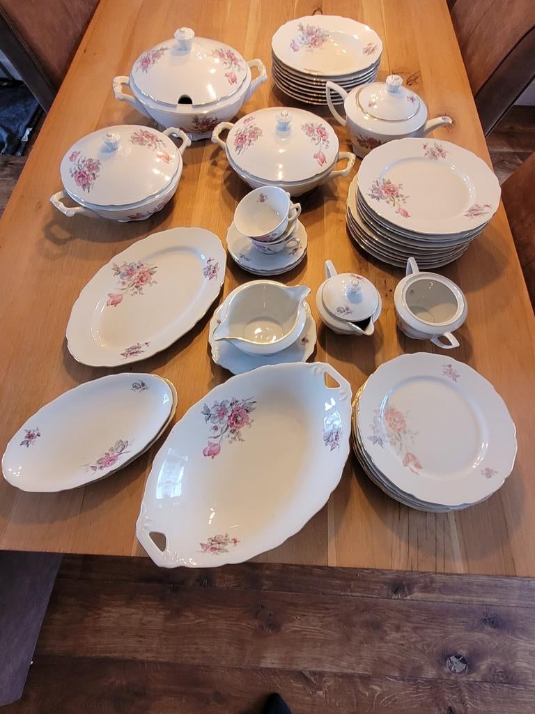 Oud servies met bloemmotief, Antiek en Kunst, Ophalen of Verzenden