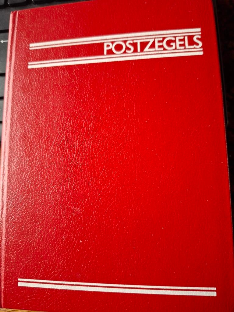 Postzegel boekje met diverse postzegels geperforeerd, Verzenden, Verzamelalbum