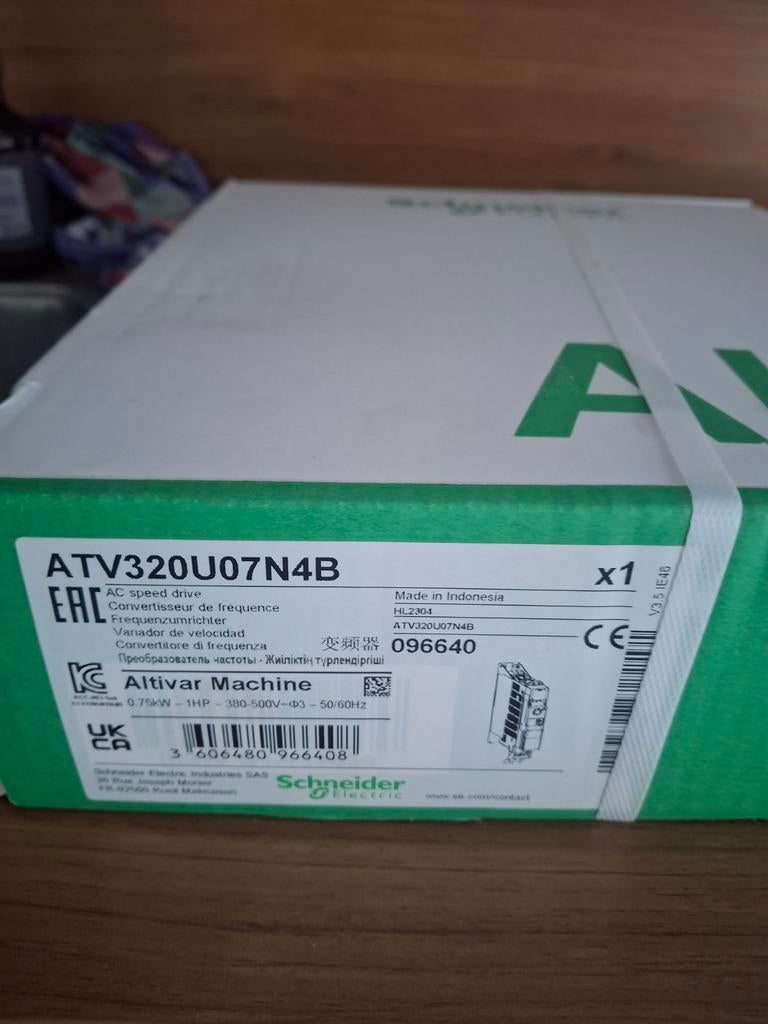 Schneider Electric ATV320U07N4B regelaar, Ophalen of Verzenden