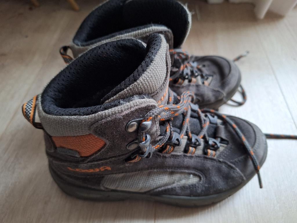 Lowa bergschoenen 33, Ophalen of Verzenden, Gebruikt, Schoenen
