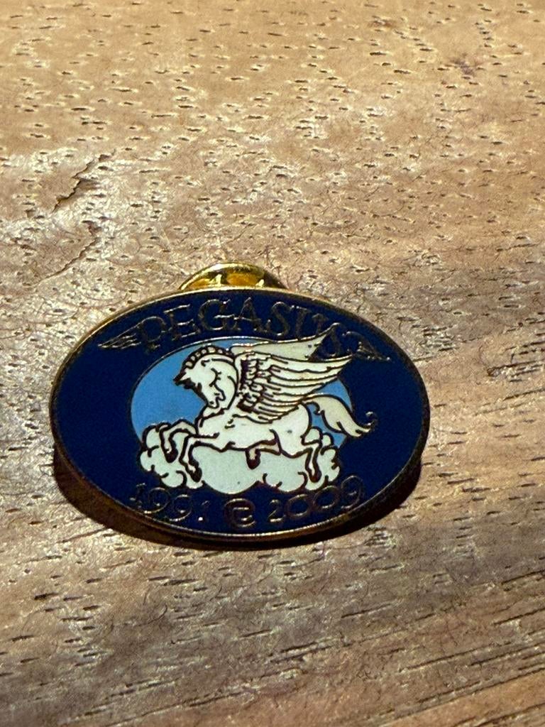 Efteling jubileum pin Pegasus, Ophalen of Verzenden, Zo goed als nieuw, Button of Speldje