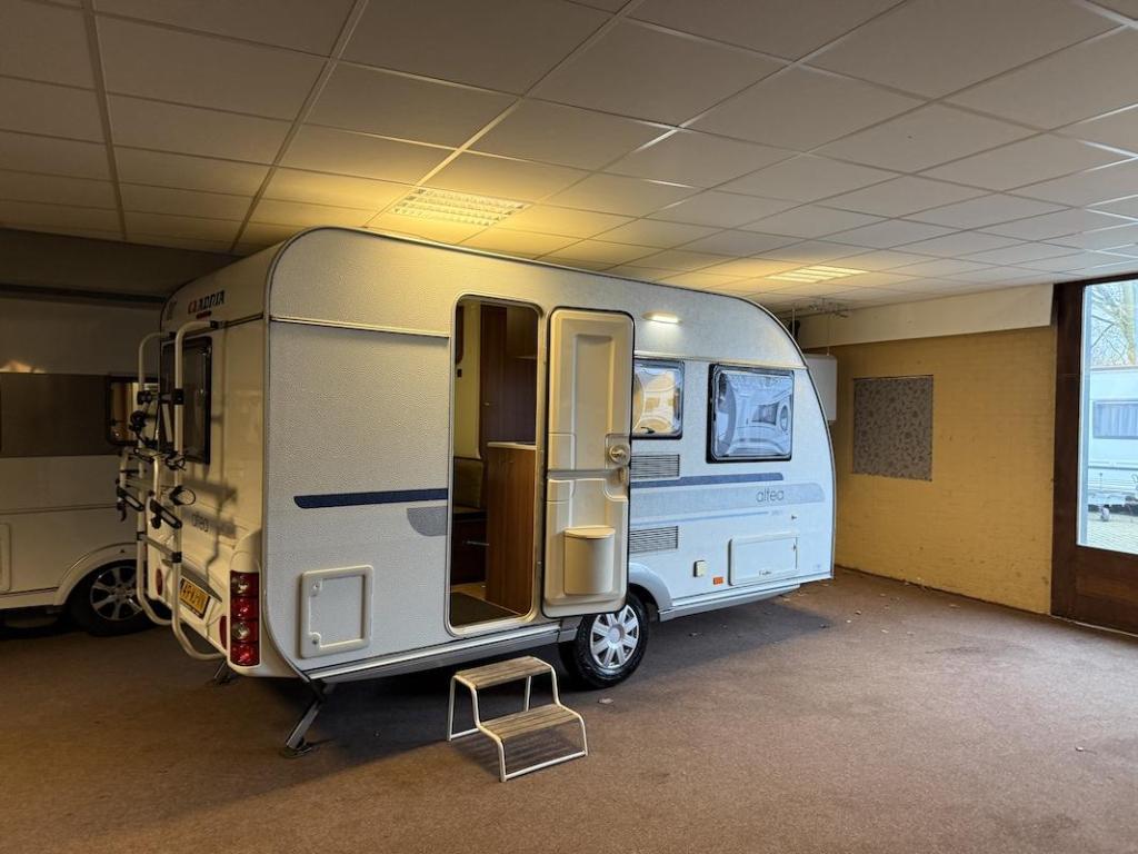 Adria Altea 390 PS, Lichtgewicht, Airco ((zondag open!!)), Caravans en Kamperen, Caravans, Bedrijf, Treinzit, Adria, Tot en met 4
