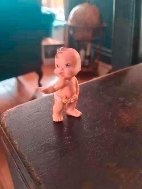 poppenhuis miniaturen popje 6 cm nr 20, Verzamelen, Poppenhuizen en Toebehoren, Ophalen of Verzenden, Zo goed als nieuw, Poppenhuis