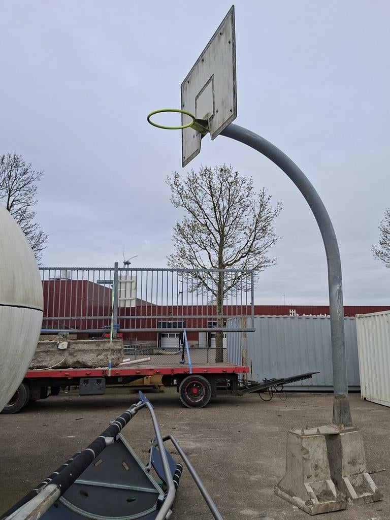 Basketbalpaal met betonnen voet, Sport en Fitness, Basketbal, Ophalen, Gebruikt, Ring, Bord of Paal