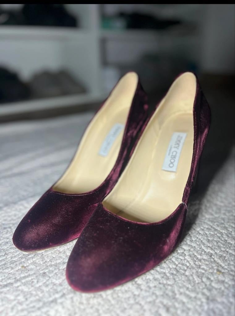 Jimmy Choo Pumps Bordeauxrood Fluweel - Maat 42, Pumps, Verzenden, Jimmy Choo, Gedragen