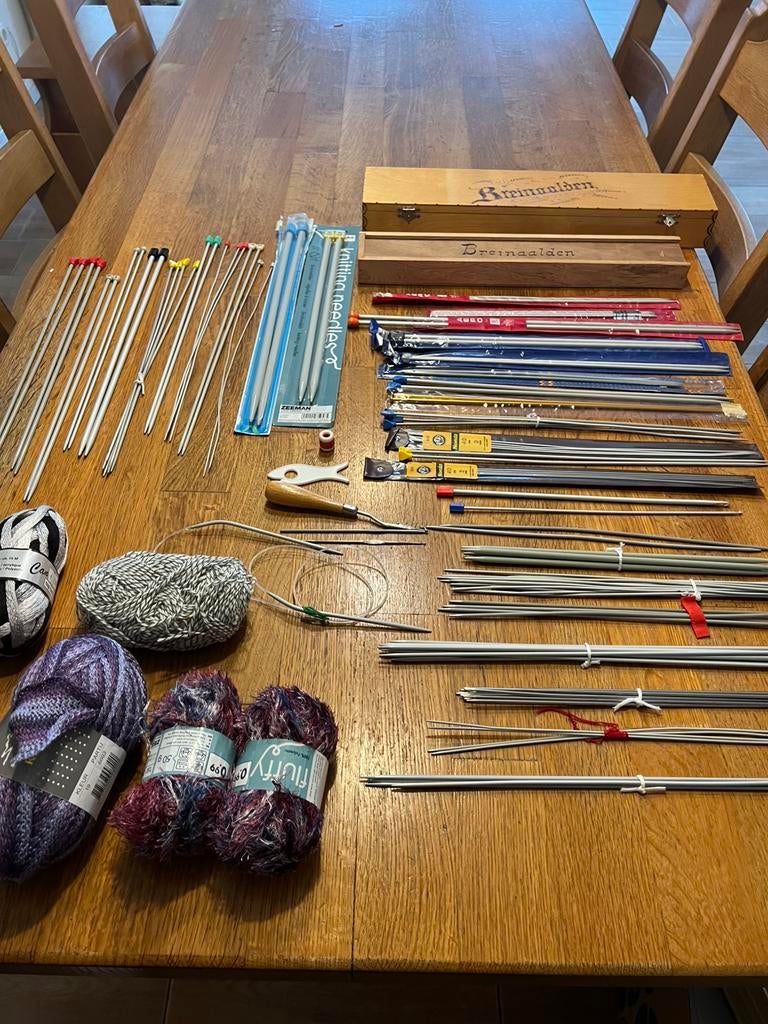 Heel veel breinaalden, wol met 2 opbergdozen., Hobby en Vrije tijd, Breien en Haken, Ophalen of Verzenden, Zo goed als nieuw, Breien of Haken