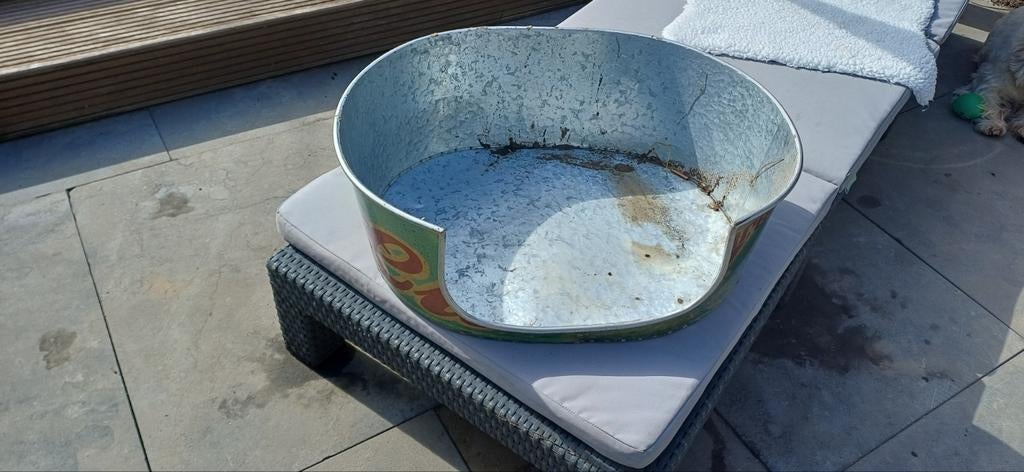 Hondenmand industrieel, Ophalen, Riet