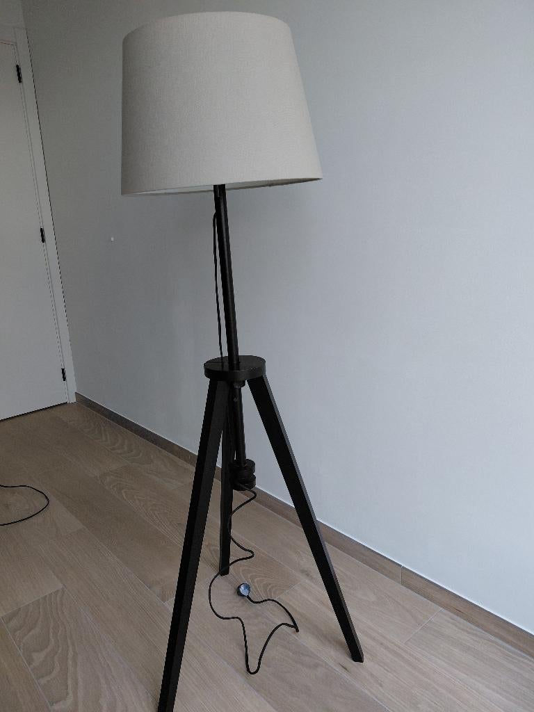 Staande schemerlamp is dimbaar., Ophalen, Zo goed als nieuw, Stof, Vlot, sfeervol en strak