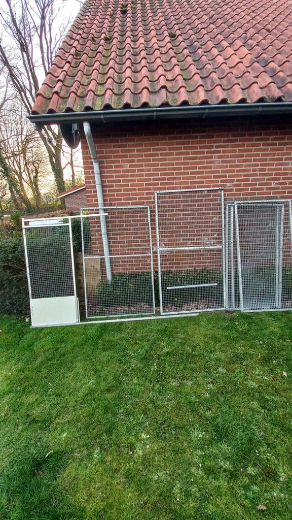 7 alupanelen   met aragaas deur met voederpl, Ophalen of Verzenden, Kippenhok of Kippenren