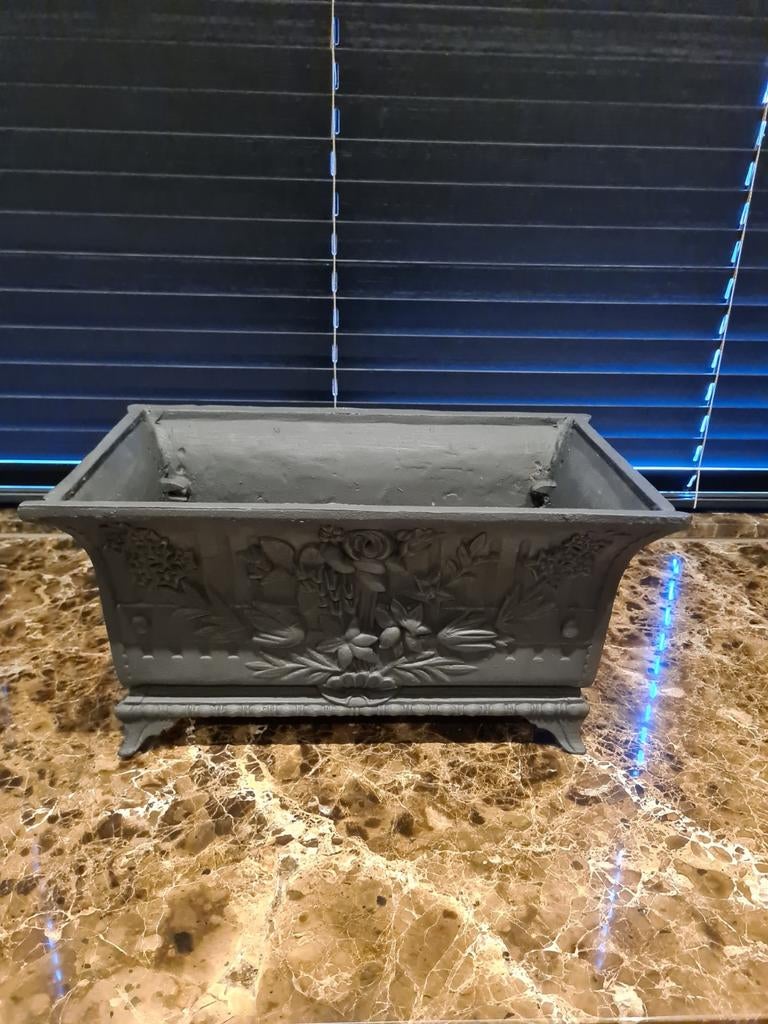 Brocante/ antieke gietijzeren bloembakken/bloempotten, Ophalen