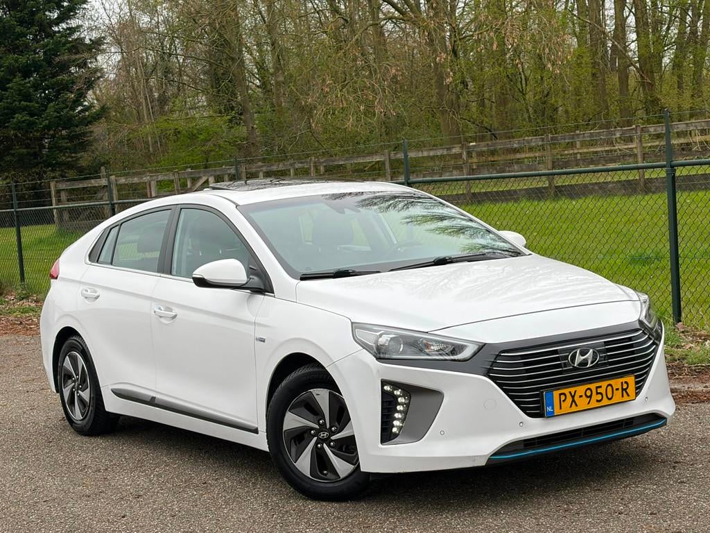 Hyundai IONIQ 1.6 GDi Premium /Navi/Camera/Pano/Trekhaak/, Auto's, Hyundai, 1345 kg, Gebruikt, Euro 6, Adaptive Cruise Control