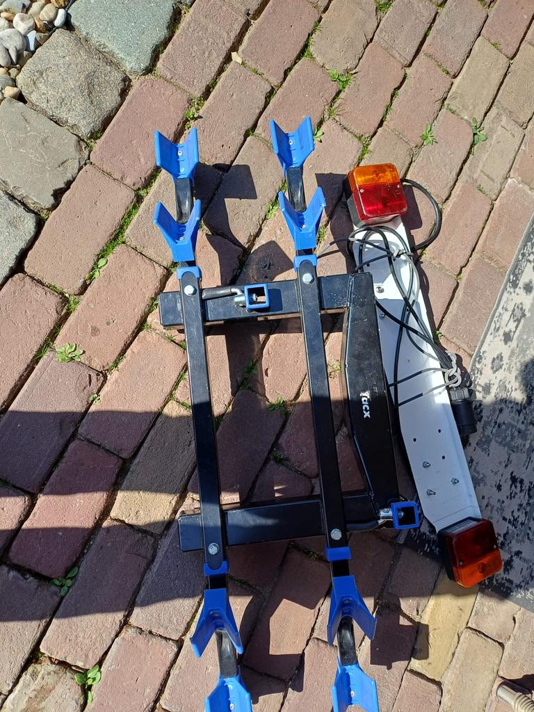 Onderdelen fietsendrager, frame+wielsteunen, lichtbalk compl, Auto diversen, Fietsendragers, Ophalen of Verzenden, Gebruikt