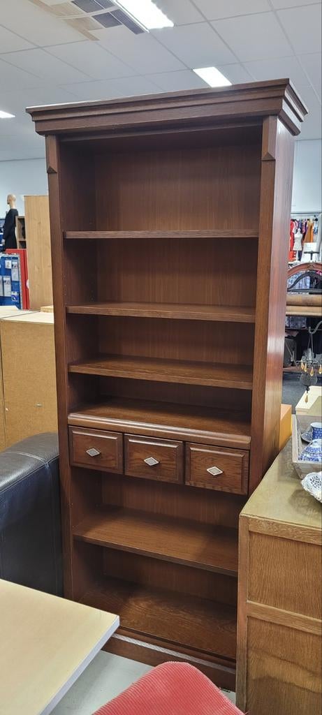 Leuke houten boekenkast met 3 lades, Ophalen, Met plank(en), Gebruikt, Klassiek