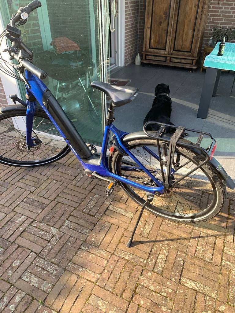 Blauwe elektrische fiets ( 500watt), Fietsen en Brommers, Elektrische fietsen, Ophalen of Verzenden, Gebruikt, 50 km per accu of meer