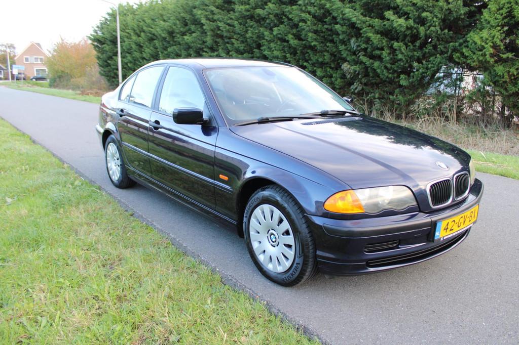 BMW 3-serie 316i Executive, Auto's, BMW, 13 km/l, Achterwielaandrijving, 4 cilinders, Blauw