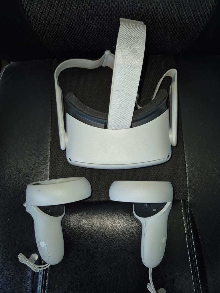 Oculus Rift 2 VR-bril met controllers, Spelcomputers en Games, Virtual Reality, Ophalen, Zo goed als nieuw, VR-bril, Pc