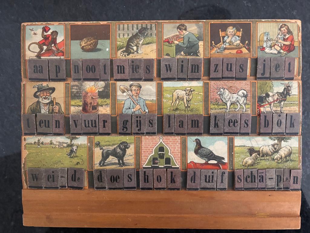 Leesplankje M.B. Hoogeveen vanaf 1933 t/m 1939 met letters., Ophalen of Verzenden