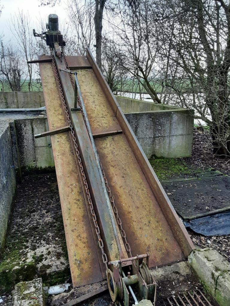Mestschuif, Ophalen