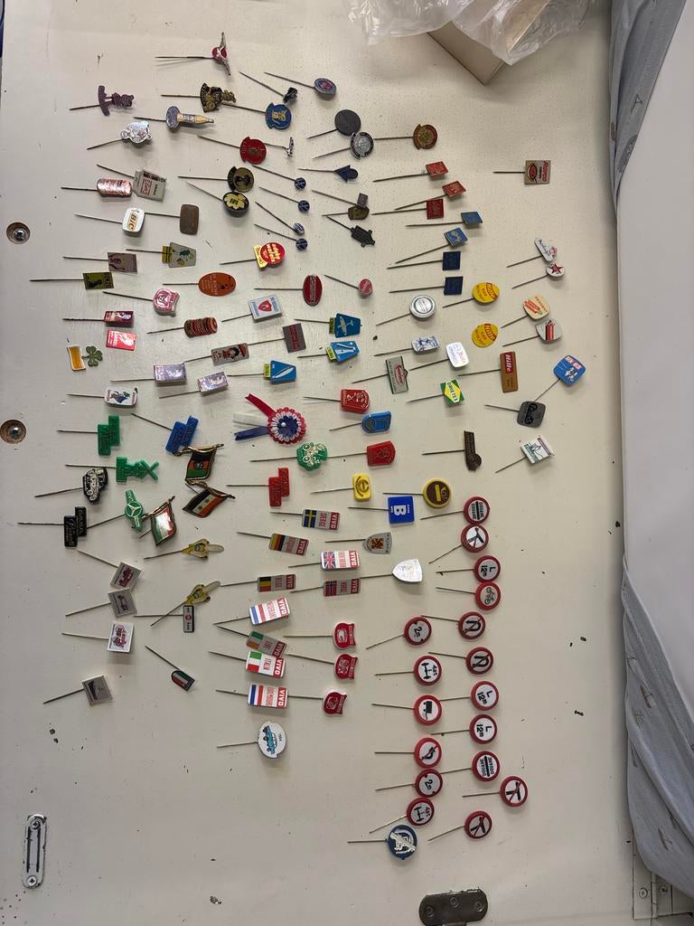 Diverse verzameling speldjes: verkeer, landen, merken, Ophalen of Verzenden, Gebruikt, Overige onderwerpen, Speldje of Pin