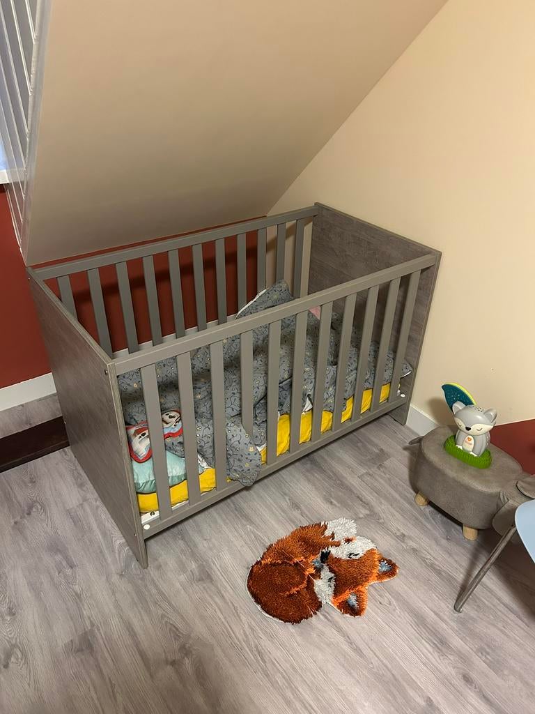 Ledikant baby bed met commode, Ophalen, Zo goed als nieuw, Jongetje of Meisje