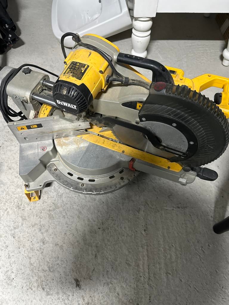Dewalt DWS780 Afkortzaag - Krachtige Precisie, Ophalen, Gebruikt, 70 mm of meer, Afkortzaag