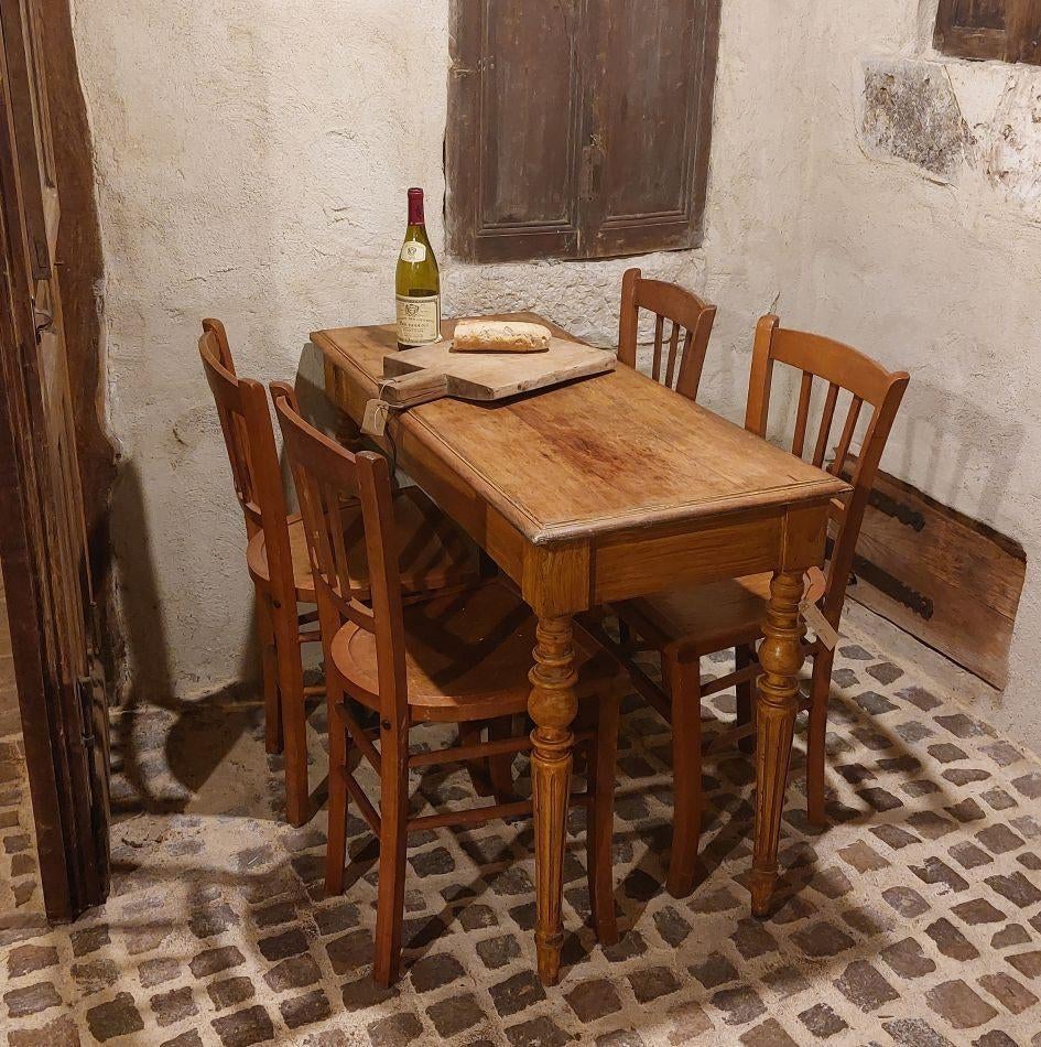 smal oud cafetafeltje / kleine keukentafel, Ophalen