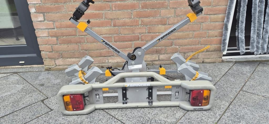 Falcon Spinder fietsendrager, Ophalen