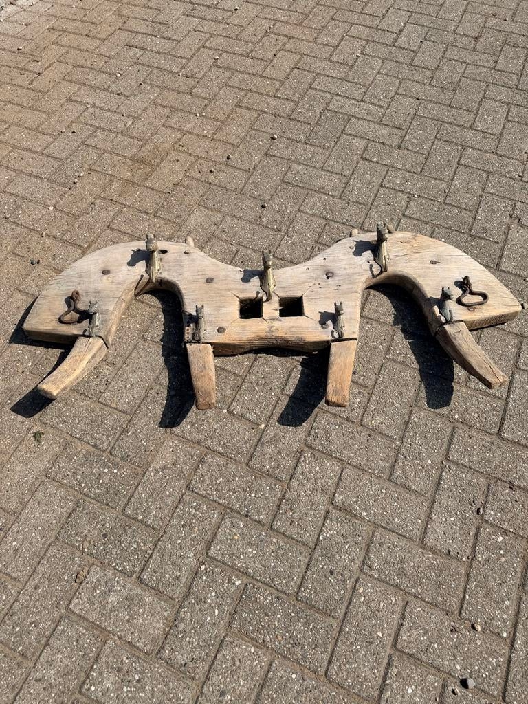 Unieke kapstok van paardenhulpmiddel met bronzen haken, Wandkapstok, Gebruikt, Ophalen of Verzenden, Minder dan 100 cm