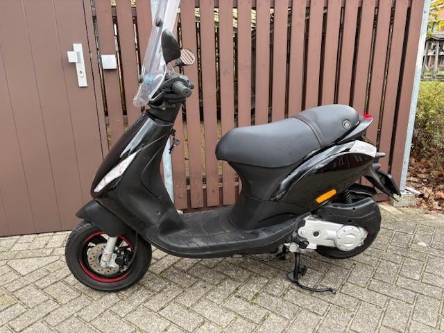 Piaggio Zip , als nieuw!, Fietsen en Brommers, Scooters | Piaggio, Ophalen, Zip, Zo goed als nieuw, Benzine