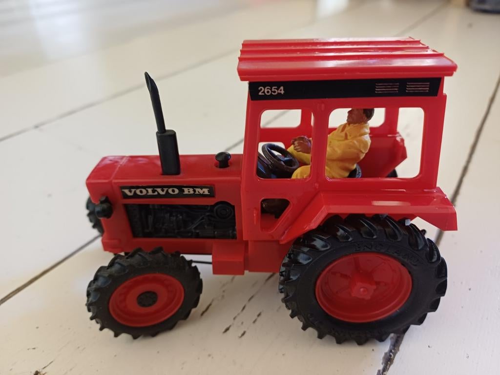 Miniatuur tractor merk Volvo BM 2654, Ophalen of Verzenden, Tractor of Landbouw, Overige merken