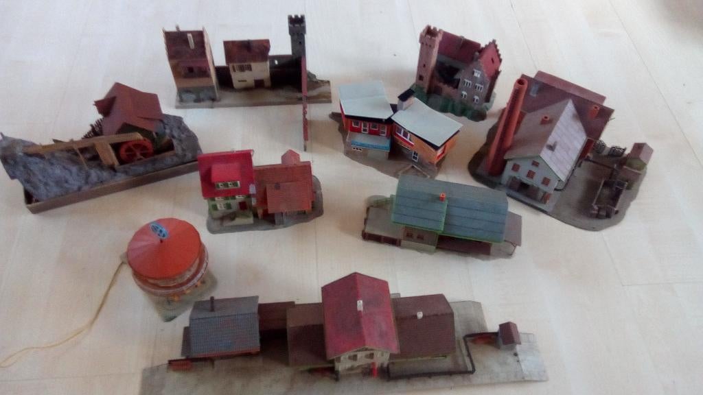 9 Faller gebouwen, Overige merken, Gebruikt, Gelijkstroom of Wisselstroom, Brug, Tunnel of Gebouw