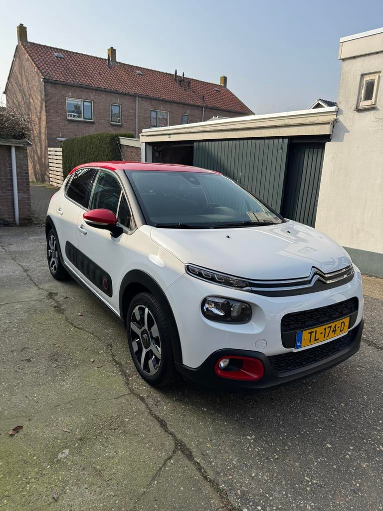 Citroën C3 1.2 Puretech 110pk S&S 2018 Wit, Auto's, Voorwielaandrijving, 600 kg, Zwart, 1199 cc