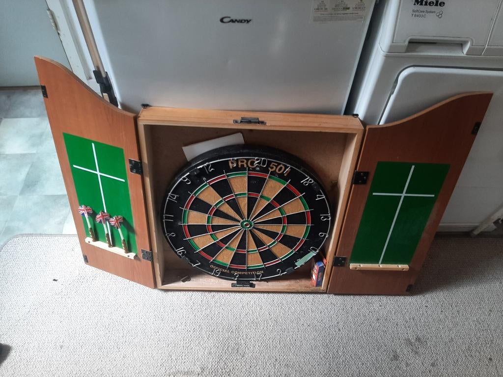 Dartbord met kast en pijlen, Ophalen of Verzenden, Gebruikt, Dartbord met pijlen